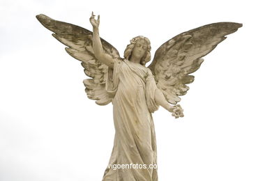 Escultura en panteón Molíns . (1906)
- (Ver mapa).