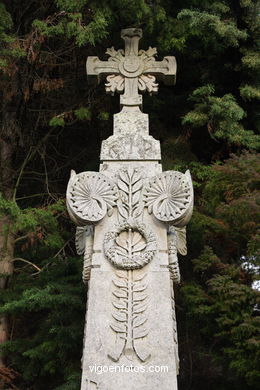 Panteón de la familia Sanjurjo Badía . (1903)
- (Map location).