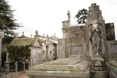 Escultura panteón familia Curbera
- (Ver mapa).