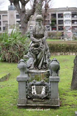 Escultura de la sepultura de Enrique Heraclio Botana  - Francisco Asorey Gonz�lez. (1936)
-  (Map location). 