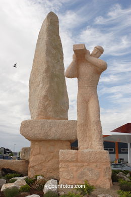 Monumento a los Maestros canteros. (2005). Ángela Valladares. Bouzas.
- (Ver mapa).