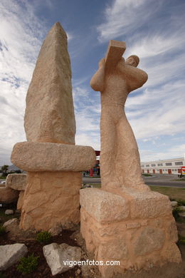 Monumento a los Maestros canteros. (2005). Ángela Valladares. Bouzas.
- (Ver mapa).