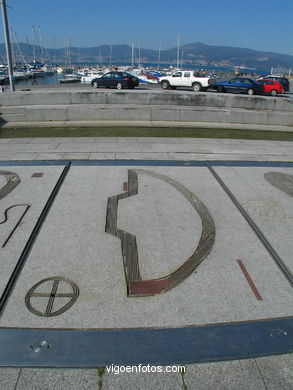 Escultura en el suelo del puerto (Ant�n Pati�o)  - Ant�n Pati�o
-  (Ver mapa). 