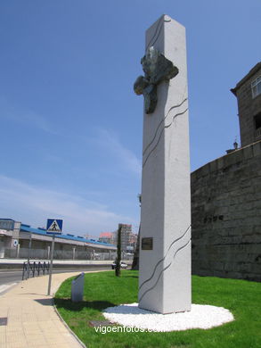 Monumento a los marineros muertos en el mar . (2007)
- (Map location).