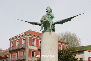 Monument to the singers, poets and troubadours of Vigo Bay ( Xaime Quesada) . (2006). Alfonso XII Street.
- (Map location).