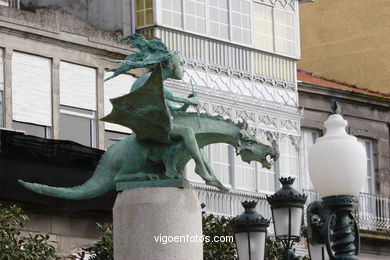Monument to the singers, poets and troubadours of Vigo Bay ( Xaime Quesada) . (2006). Alfonso XII Street.
- (Map location).