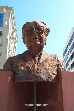Francisco Fern�ndez del Riego  - �lvaro de la Vega. (2000)
-  (Ver mapa). 