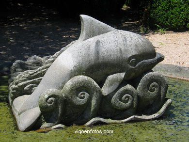 Fuente con delfines 
-  (Map location). 