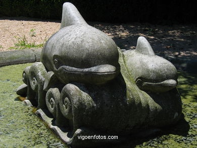 Fuente con delfines 
-  (Map location). 