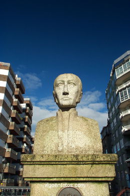 Simón Bolivar - Antonio Failde Gago. (1971)
- (Map location).