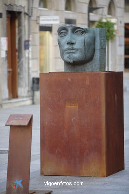 Esculturas de Igor Mitoraj. Arte en la calle. Noviembre de 2006. Calles de Vigo..