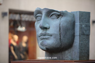 Sculptures of Igor Mitoraj. Arte in the street. Noviembre of 2006. Calles of Vigo..