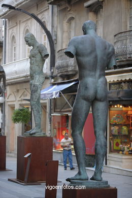 Esculturas de Igor Mitoraj. Arte en la calle. Noviembre de 2006. Calles de Vigo..