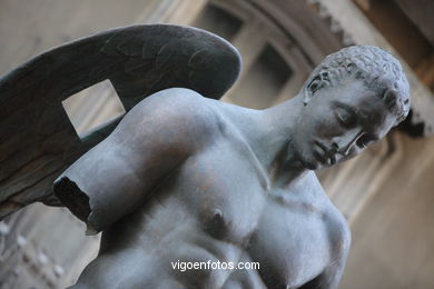 Sculptures of Igor Mitoraj. Arte in the street. Noviembre of 2006. Calles of Vigo..
