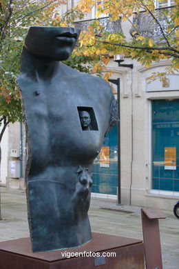 Sculptures of Igor Mitoraj. Arte in the street. Noviembre of 2006. Calles of Vigo..