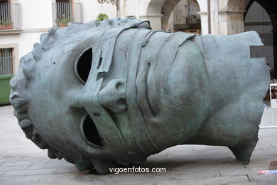 Sculptures of Igor Mitoraj. Arte in the street. Noviembre of 2006. Calles of Vigo..