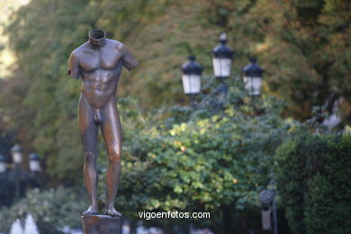Sculptures of Igor Mitoraj. Arte in the street. Noviembre of 2006. Calles of Vigo..