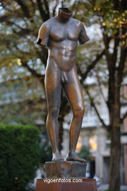 Esculturas de Igor Mitoraj
(Arte en la calle: Igor Mitoraj (2006))
.