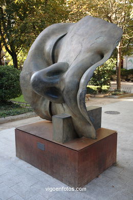 Esculturas de Igor Mitoraj
(Arte en la calle: Igor Mitoraj (2006))
.