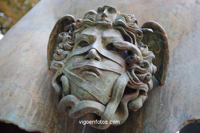 Sculptures of Igor Mitoraj. Arte in the street. Noviembre of 2006. Calles of Vigo..