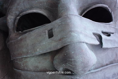Sculptures of Igor Mitoraj. Arte in the street. Noviembre of 2006. Calles of Vigo..