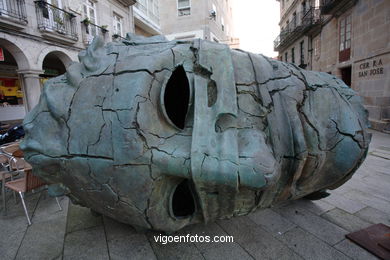 Sculptures of Igor Mitoraj. Arte in the street. Noviembre of 2006. Calles of Vigo..