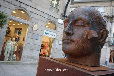 Esculturas de Igor Mitoraj. Arte en la calle. Noviembre de 2006. Calles de Vigo..