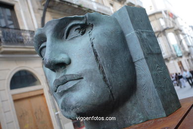 Sculptures of Igor Mitoraj. Arte in the street. Noviembre of 2006. Calles of Vigo..