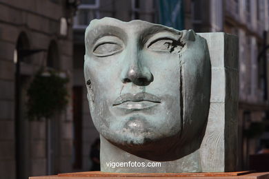 Sculptures of Igor Mitoraj. Arte in the street. Noviembre of 2006. Calles of Vigo..