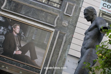 Sculptures of Igor Mitoraj
(Arte in the street: Igor Mitoraj (2006))
. 