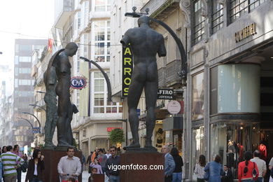 Esculturas de Igor Mitoraj. Arte en la calle. Noviembre de 2006. Calles de Vigo.. 