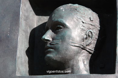 Sculptures of Igor Mitoraj. Arte in the street. Noviembre of 2006. Calles of Vigo..
