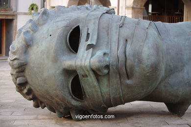 Sculptures of Igor Mitoraj. Arte in the street. Noviembre of 2006. Calles of Vigo..