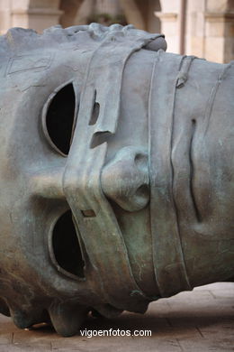 Esculturas de Igor Mitoraj
(Arte en la calle: Igor Mitoraj (2006))
.