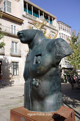 Sculptures of Igor Mitoraj. Arte in the street. Noviembre of 2006. Calles of Vigo..