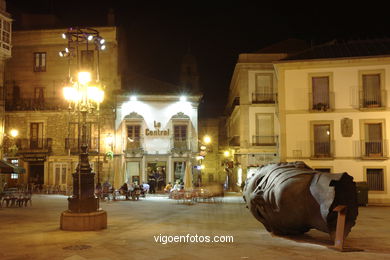 Sculptures of Igor Mitoraj. Arte in the street. Noviembre of 2006. Calles of Vigo.. 