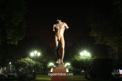 Sculptures of Igor Mitoraj. Arte in the street. Noviembre of 2006. Calles of Vigo.. 
