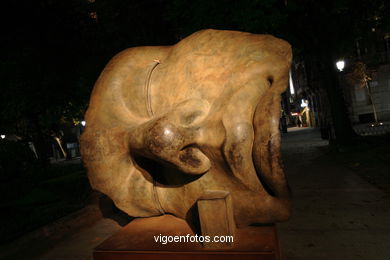 Esculturas de Igor Mitoraj
(Arte en la calle: Igor Mitoraj (2006))
.
