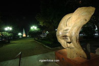Sculptures of Igor Mitoraj. Arte in the street. Noviembre of 2006. Calles of Vigo.. 