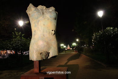 Sculptures of Igor Mitoraj. Arte in the street. Noviembre of 2006. Calles of Vigo.. 