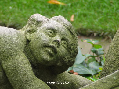 Cisne con niño - José Luis Medina. (1950)
- (Map location).