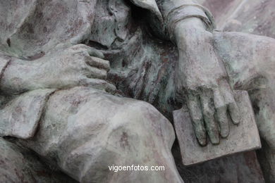 Monumento a Julio Verne (de Jos� Molares) . (2005). Avenidas. Puerto de Vigo.
-  (Ver mapa). 