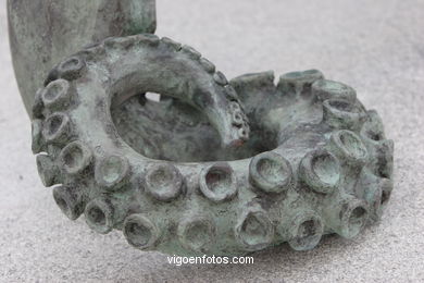 Monument to Julio Verne (Jos� Molares) . (2005). Avenidas. Port of Vigo.
-  (Map location). 