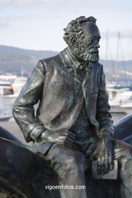 Monumento a Julio Verne (de Jos� Molares) . (2005). Avenidas. Puerto de Vigo.
-  (Ver mapa). 