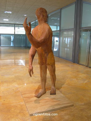 La palabra - Francisco Leiro. (2002)
- (Ver mapa).