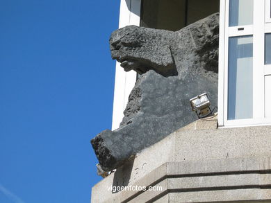Escultura de Leiro en edificio - Francisco Leiro
- (Ver mapa).