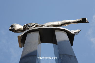 El Sireno - Francisco Leiro. (1991). Puerta del Sol. Vigo
- (Ver mapa).