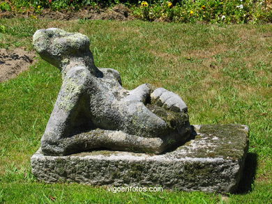 Figura en rosaleda de Quiñones - Manuel Coia
- (Map location).