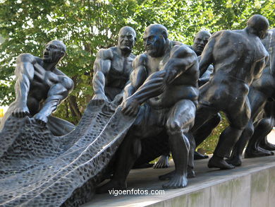 Monumento al trabajo (Los rederos)- Ramón Conde. (1991). Gran Vía. Vigo.
- (Ver mapa).