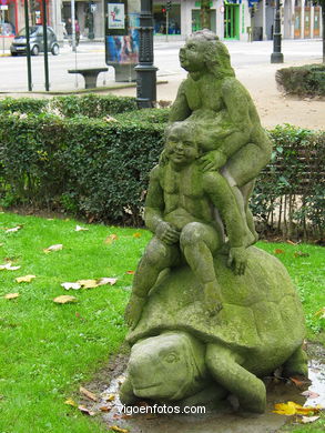 Tortuga con niños - Camilo Nogueira Martínez. (1950)
- (Ver mapa).